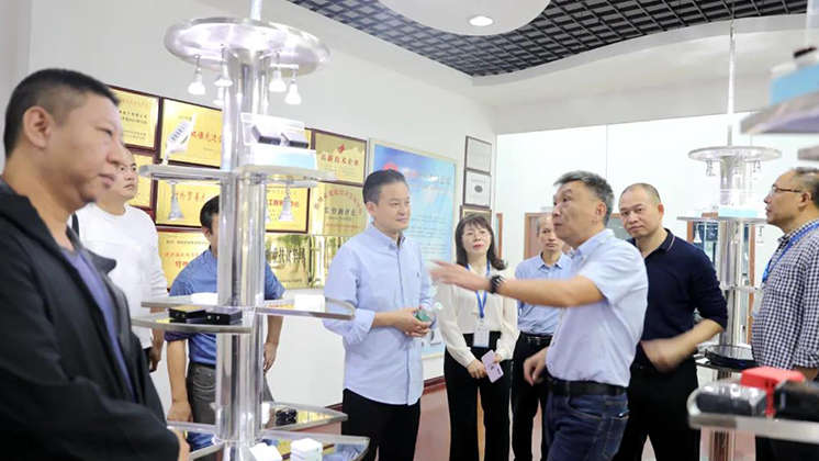 市政協(xié)副主席、九三學社郴州市委主委潘執(zhí)坤一行調研炬神電子
