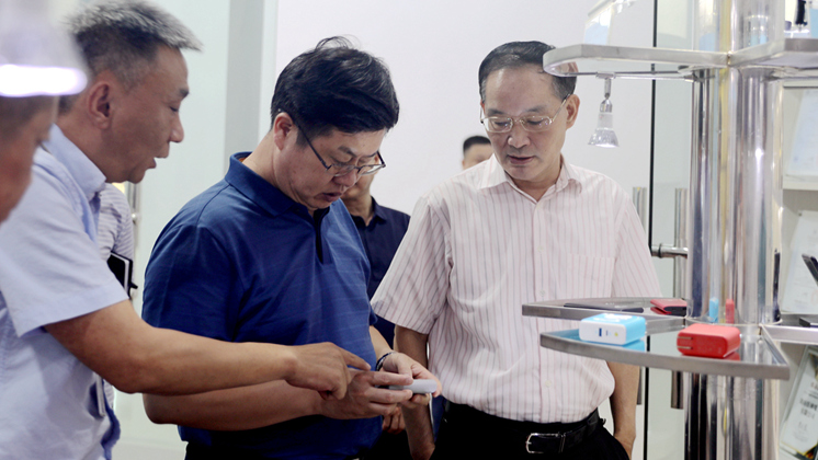 市委常委、副市長(zhǎng)徐懷好走訪炬神電子 ：全力、熱情、周到提供服務(wù)